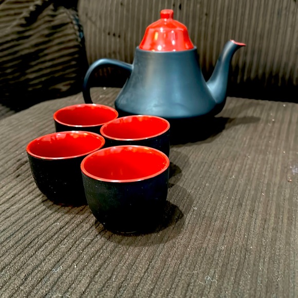Other - Black and red teacup with 4 small cups